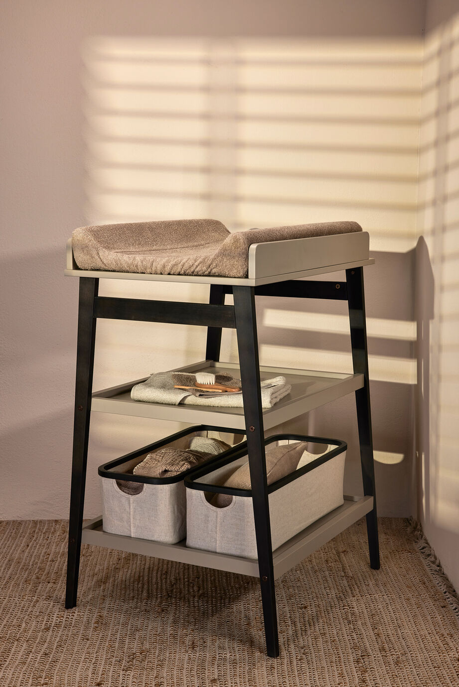Luiertafel Hip - Stone/Eboni